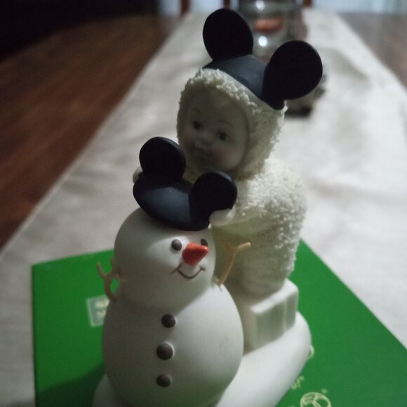 Walt Disney Showcase Collection. Dept. 56 Snowbaies - Picture 1 of 7